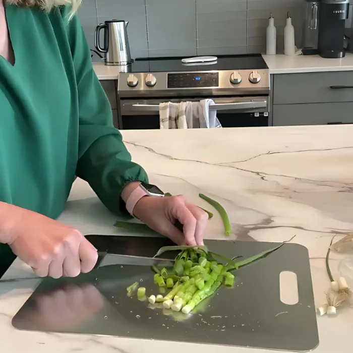 Katori customer Linda chopping spring onions on the titanium board